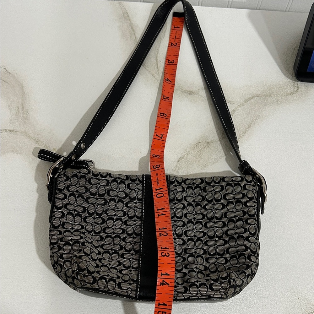 Small Coach Purse – Compact & Classic 👜 - Picture 4 of 4